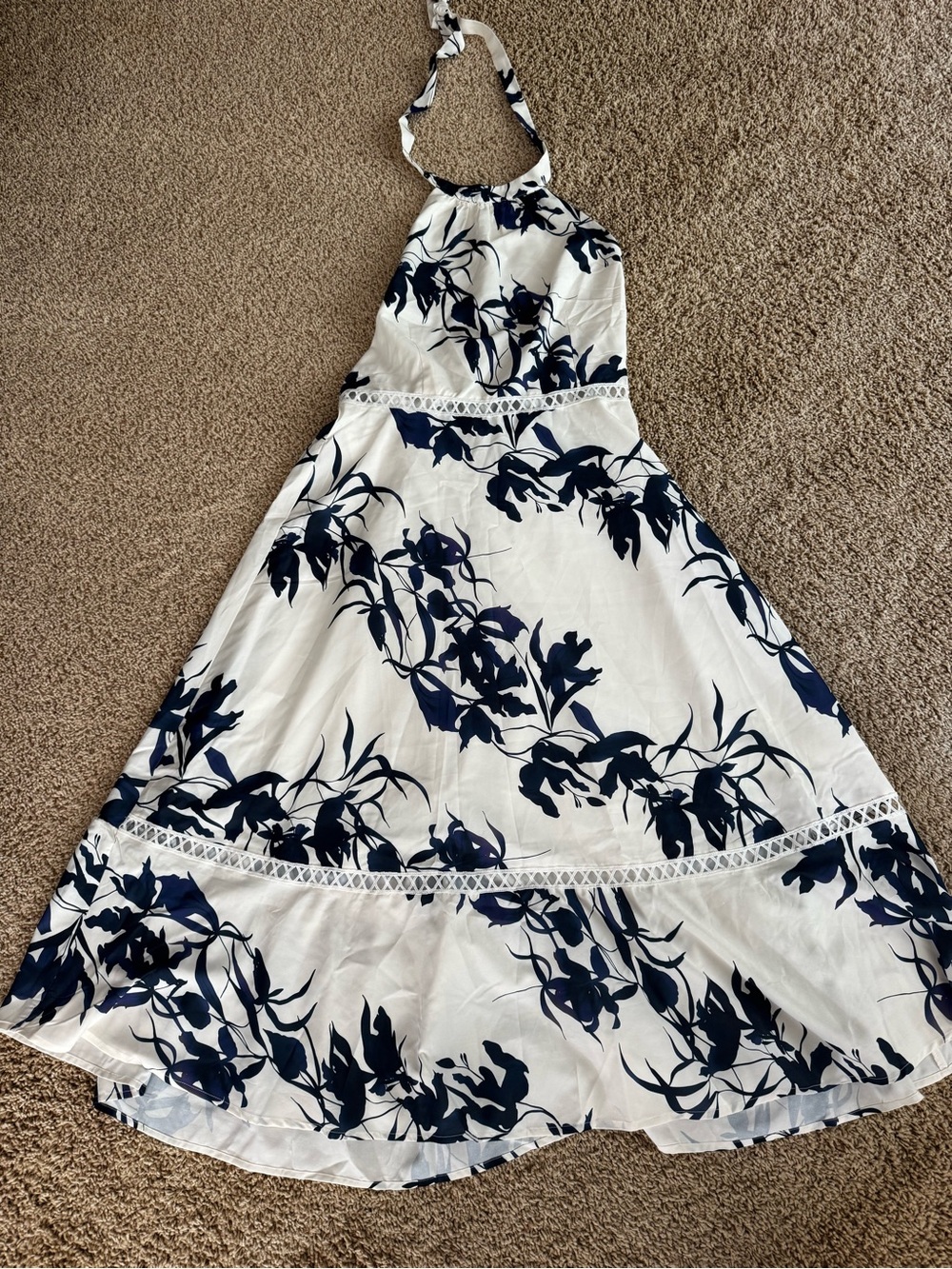 NWT Cupshe White and Navy Floral Backless Halter Dress with Elastic Waist
